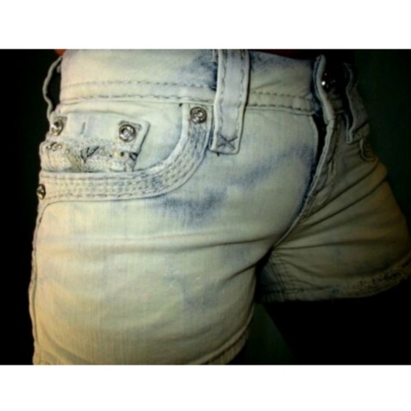 New! Women's Rock Revival Embellished Shorts 24-28 - Picture 4 of 5